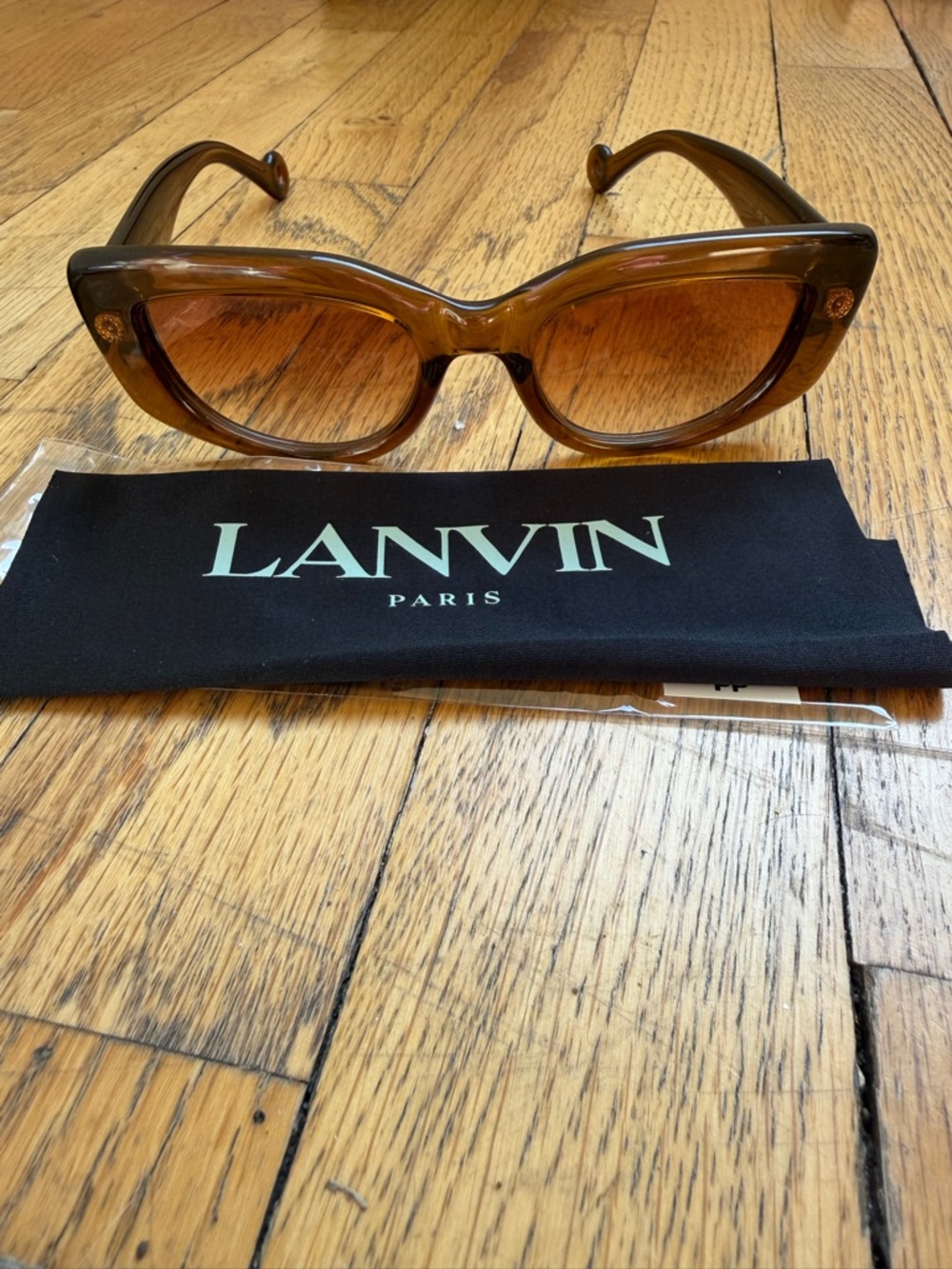 ⭐️Lanvin Paris Sunglasses, incl certificate of authenticity⭐️